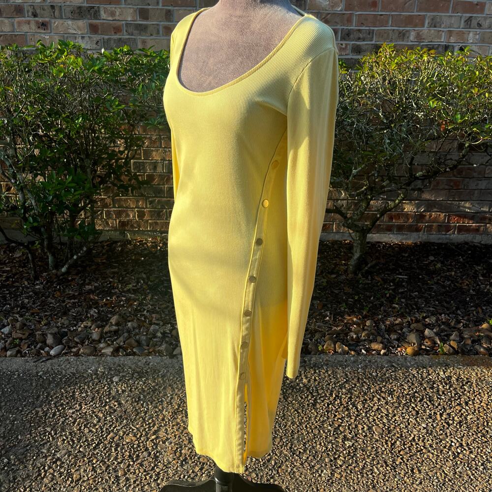 Guess Yellow Fitted Scoop Neck Ribbed  Midi Gold Button Detail Dress Sz M - Picture 3 of 7